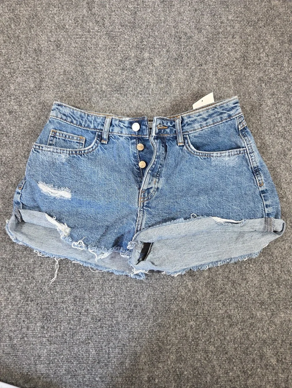 Forever 21 Premium Distressed Denim Shorts Size 28 High Rise Cuffed Raw Hem NWT